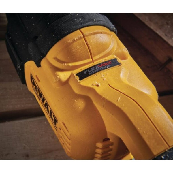 Акумуляторна шабельна пила DeWALT DCS386T1 (18 В, 6 А*год, 3000 ход/хв)