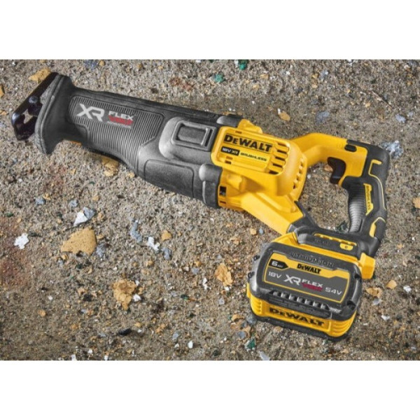 Акумуляторна шабельна пила DeWALT DCS386T1 (18 В, 6 А*год, 3000 ход/хв)