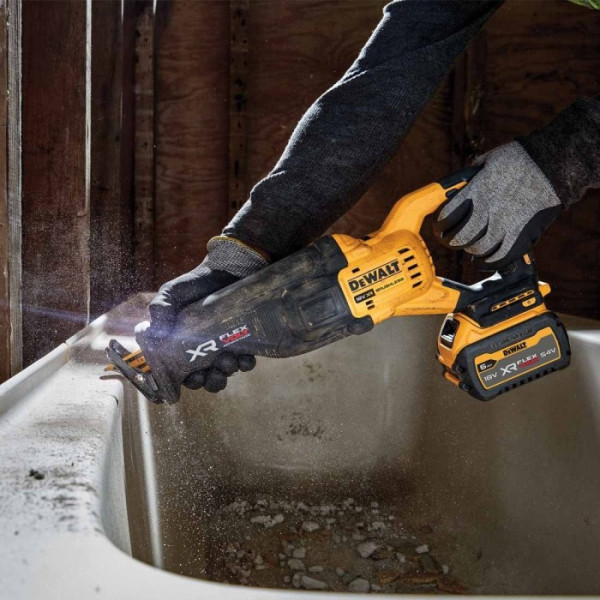 Акумуляторна шабельна пила DeWALT DCS386T1 (18 В, 6 А*год, 3000 ход/хв)